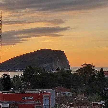 Near Old Town And Sea Апартаменты *